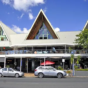 4* Motel Airlie Waterfront