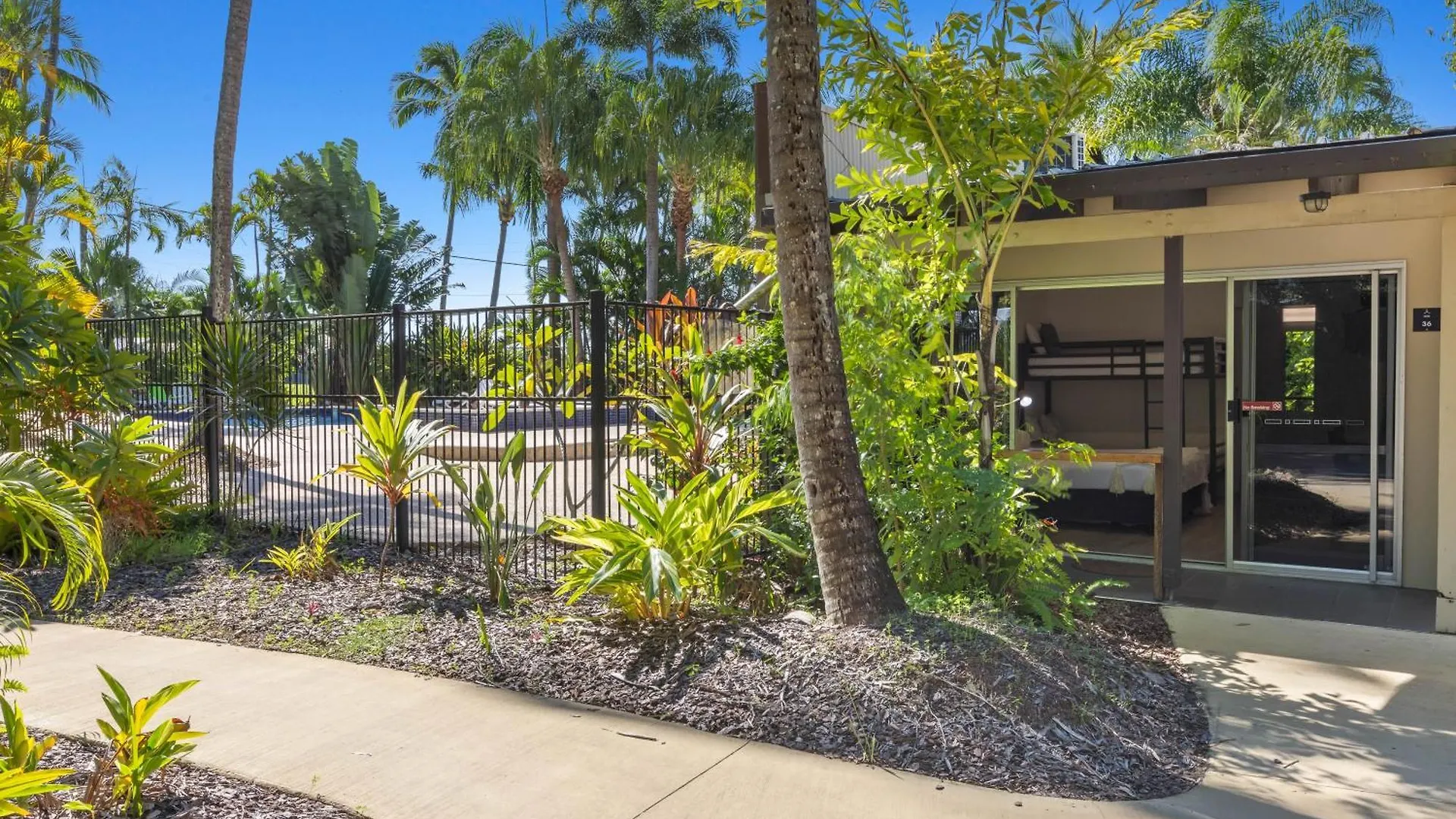Tasman Holiday Parks - Airlie Beach 3*,